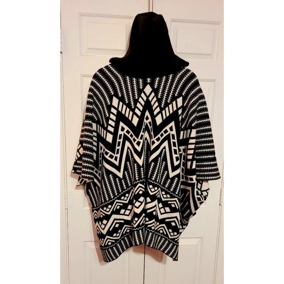 Express black & white Aztec Tribal print hooded knit poncho - Picture 8 of 8